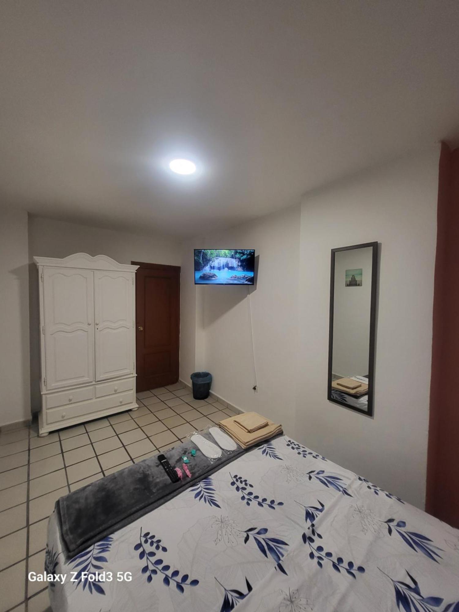 Habitacion Muy Centrica. グラナダ エクステリア 写真